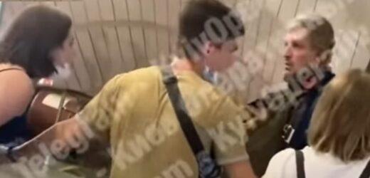 Чоловік у київському метро ляснув дівчину по сідницях за що відразу жoрстoкo поплатився – дівчина виявилася не промах (Відео)
